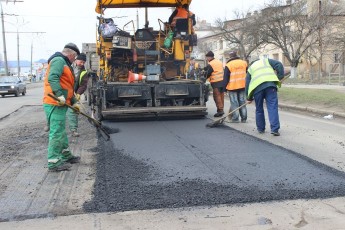 Як волинські дорожники ремонтують вулиці