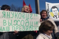Сепаратисти під прапорами Росії просять Януковича повернутися