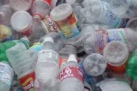 Волинські чиновники попереджають про шкідливість пластикових пляшок