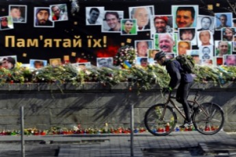 Родини загиблих на Майдані щомісячно отримуватимуть 5000 гривень
