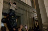 США і ЄС засудили штурм Ради «Правим сектором»