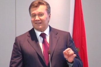 Янукович із коханкою відпочиває у Сочі, - ЗМІ