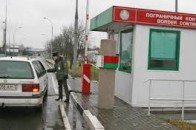 На білоруських кордонах прискіпливо обшукують українців