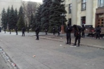 Під час звільнення Харківської ОДА курсанту засунули гранату між бронежелетом і тілом