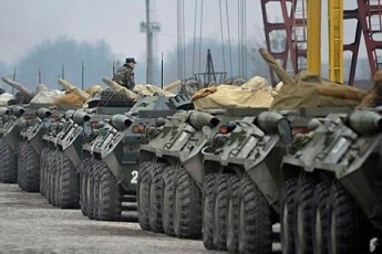 Супутникові зображення російських сил на кордоні з Україною