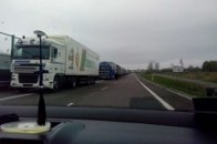 На кордоні між Польщею і Україною - кілометрові черги фур