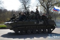 Хто все ж таки підняв російські прапори на українських БТРах ?