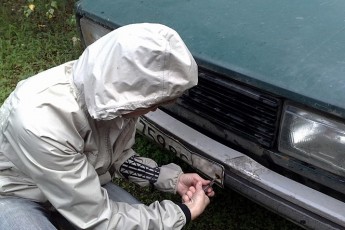 Лучанин крав з автівок номерні знаки