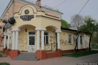 В місті на Волині Сбербанк Росії обнесли свастикою