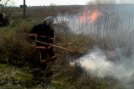 Волинські рятувальники застерігають від спалювання сухої трави та рослинності