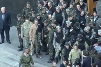 Під Кабміном козацькі сотенники побилися з Нацгвардією ВІДЕО