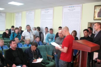 Активісти «Правого сектора» і Автомайдану вимагають змін в керівництві ДАІ Волині