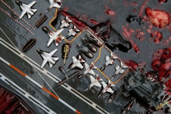 Активісти принесли до посольства Франції кривавий басейн ВІДЕО