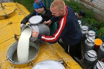 Селяни підозрюють волинських молокопереробників у змові