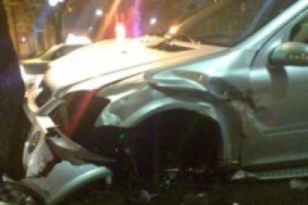 У Луцьку іномарка «влетіла» в зупинку