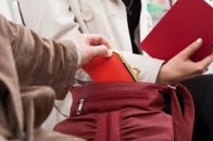 У Нововолинську «промишляв» грабіжник, який нападав на жінок та виривав у них з рук сумки