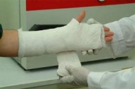 Через халатність волинського службовця колонії засуджений міг залишитись без руки