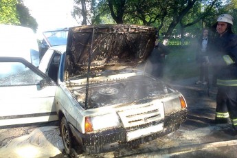 В місті на Волині посеред вулиці горіло авто