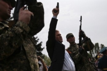 Коломойський підвищив ціни на трофеї сепаратистів: $5 тисяч за автомат