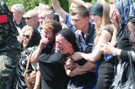 На Волині розпач рідних та сльози матерів за загиблими військовими