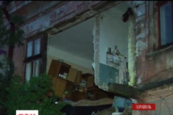 Після зливи обвалився двоповерховий житловий будинок ВІДЕО