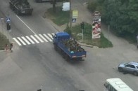 Колона автомобілів з бойовиками вільно йде через центр Донецька ВІДЕО