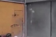 Як у Донецьку терористи грабують автосалони ВІДЕО