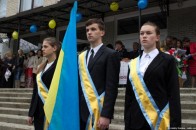 Останній дзвінок у школі на Волині: квіти,кульки, сльози