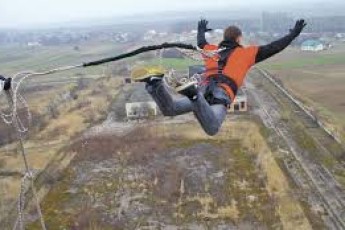 Екстремали Луцька масово стрибатимуть з 50-метрової висоти