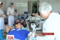 Донори крові для поранених солдат утворили черги і співають Гімн України ВІДЕО