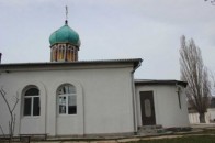 Озброєні козаки розтрощили храм УПЦ КП в Криму: постраждало дві жінки ВІДЕО