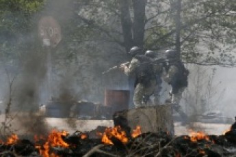 На Луганщині бойовики штурмують прикордонників: є постраждалі ВІДЕО