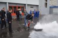 Майстер-клас з гасіння пожежі провели для працівників луцького ТЦ
