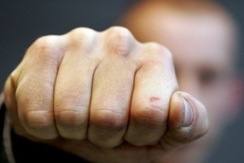 Неповнолітній волинянин з «напарником» відгамселили знайомого