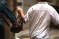 Жінку з Волині посеред вулиці побили та пограбували