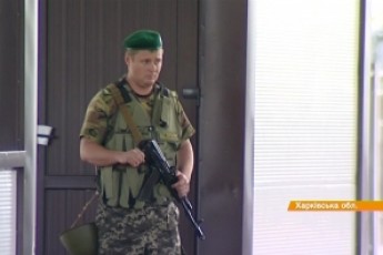 Як прикордонники готують теплий прийом для росіян: риють рови та закладають міни ВІДЕО