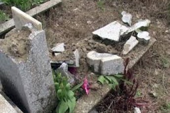 На Волині затримали двох вандалів, які поглумились над могилою