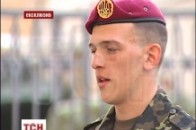 Вартовий розповів, чому зомлів біля Порошенка ВІДЕО