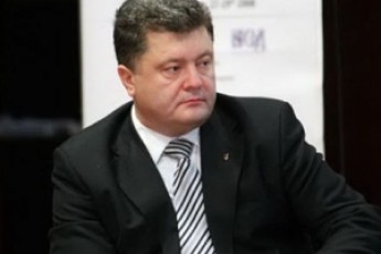 Порошенко доручив створити коридор для мирного населення, яке хоче втекти від терористів