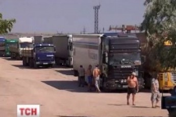 Криму загрожує продуктова криза через відмову перевізників їхати на півострів ВІДЕО