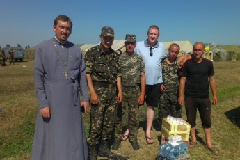 Військовим 51-ої бригади привезли волинську полуницю