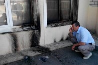 У Сімферополя невідомі палили мечеть, а паркан обмалювали свастикою ВІДЕО