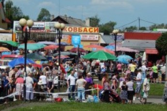 На Волині не можуть розібратися, хто має ліквідувати стихійний ринок