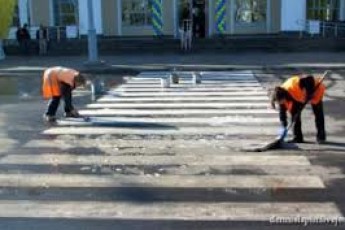 У Луцьку на розмітку доріг витратять півмільйона гривень