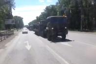 Колона військової техніки була помічена в 17 кілометрів від кордону з Україною ВІДЕО