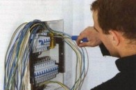 У Луцьку ремонтують внутрішньобудинкові електромережі