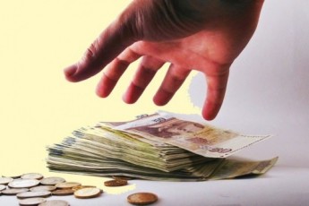 Як на одній з виборчих дільниць Волині «правильно» ділили гроші за роботу на виборах