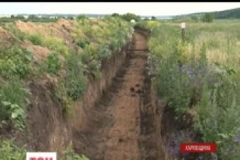На Слобожанщині захищаються від Росії захисним ровом ВІДЕО