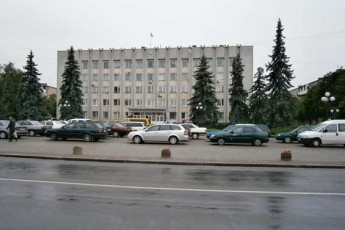 Волинські таксисти шукають допомоги в депутатів бо недовіряють меру