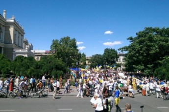 В Одесі відбувся мегамарш вишиванок до Дня Конституції ВІДЕО
